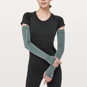 NWT In A Flash Armwarmers